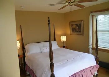 Emilyville Inn hotel thumbnail 3