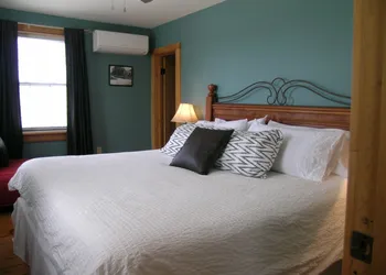Emilyville Inn hotel thumbnail 5