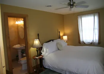 Emilyville Inn hotel thumbnail 7