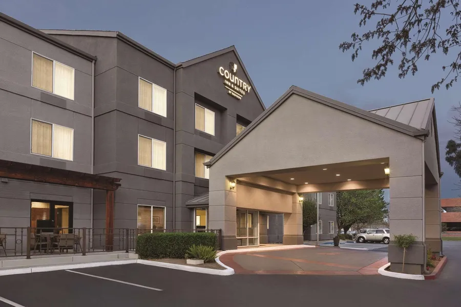 Country Inn & Suites by Radisson, Fresno North, CA hotel detail image 2
