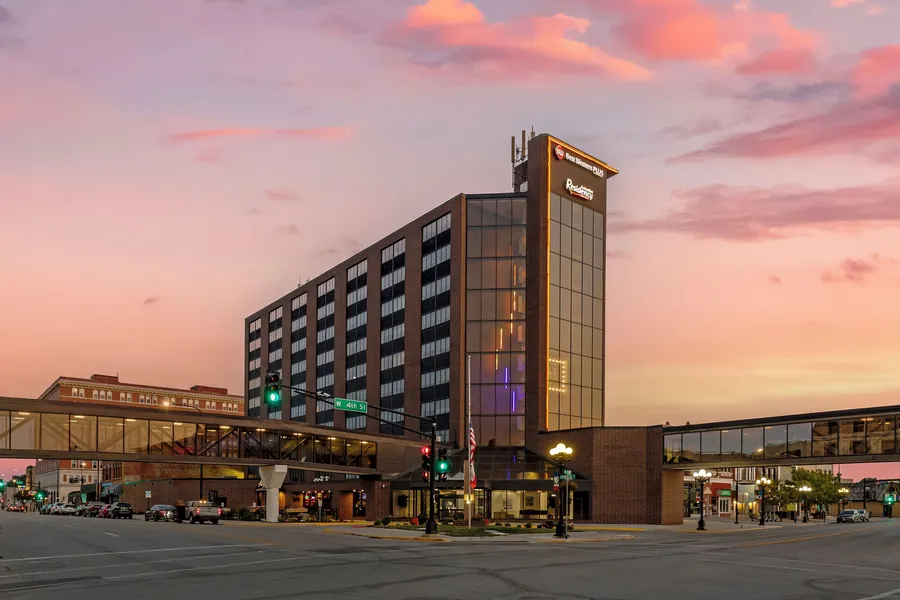 Executive Residency By Best Western Waterloo & Cedar Falls hotel detail image 2