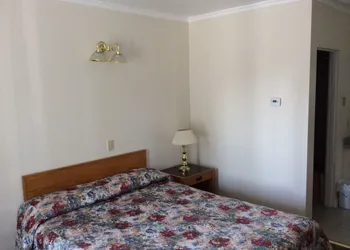 Embassy Motel hotel thumbnail 4