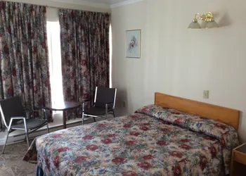 Embassy Motel hotel thumbnail 5