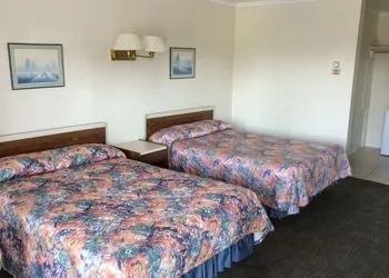 Embassy Motel hotel thumbnail 6