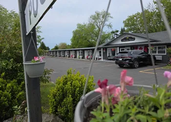Lakeview Motel hotel thumbnail 4