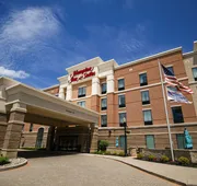 Hampton Inn & Suites Mishawaka/South Bend at Heritage Square hotel detail image 3