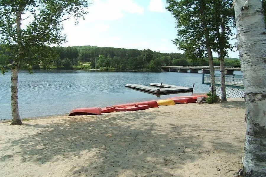 Algonquin Lakeside Inn hotel detail image 2