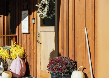 Myra Canyon Lodge + Ranch hotel thumbnail 3