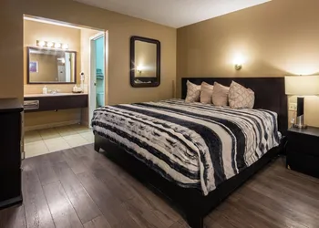 Chinook Country Inn hotel thumbnail 3