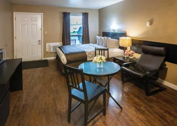Chinook Country Inn hotel thumbnail 4
