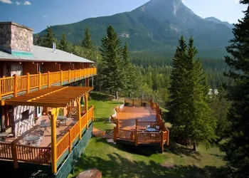 Overlander Mountain Lodge hotel thumbnail 2