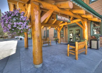 Overlander Mountain Lodge hotel thumbnail 5
