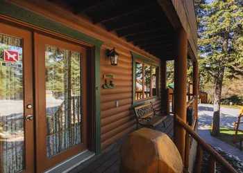 Overlander Mountain Lodge hotel thumbnail 8