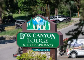 Box Canyon Lodge And Hot Springs hotel thumbnail 2