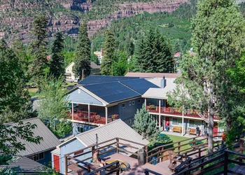 Box Canyon Lodge And Hot Springs hotel thumbnail 5