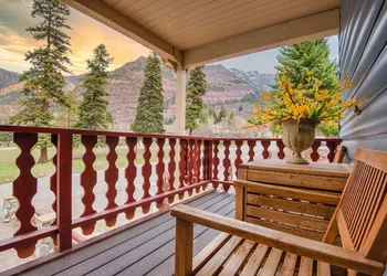 Box Canyon Lodge And Hot Springs hotel thumbnail 7