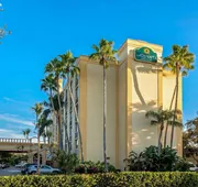 La Quinta Inn & Suites by Wyndham West Palm Beach Airport hotel detail image 3