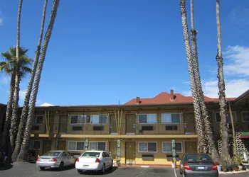Civic Center Lodge hotel thumbnail 2