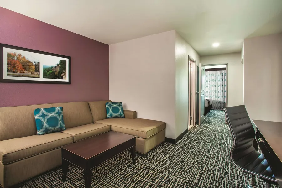 La Quinta Inn & Suites by Wyndham Russellville hotel detail image 6