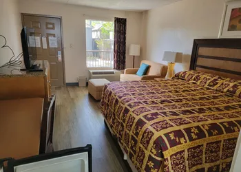 Studio 9 Inn & Suites hotel thumbnail 6