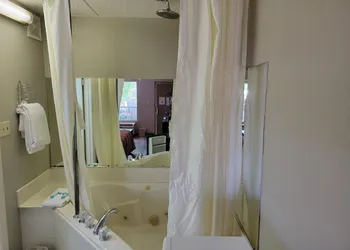Studio 9 Inn & Suites hotel thumbnail 8