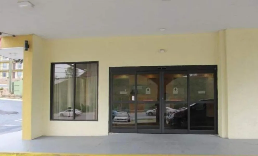 Econo Lodge hotel detail image 2
