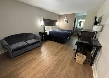 Lakeside Inn hotel thumbnail 5