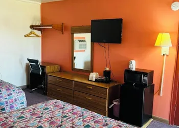 Budget Inn hotel thumbnail 5