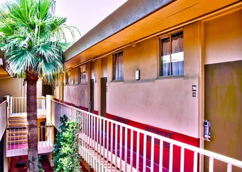 Travelodge by Wyndham Phoenix Downtown hotel thumbnail 4