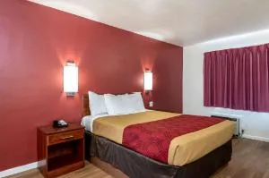 Econo Lodge University hotel thumbnail 2