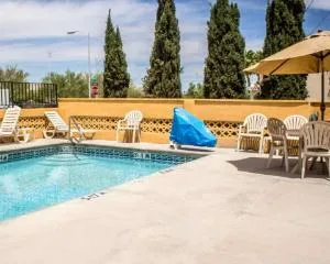 Econo Lodge University hotel thumbnail 5