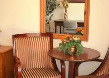 Statue Road Inn hotel thumbnail 5