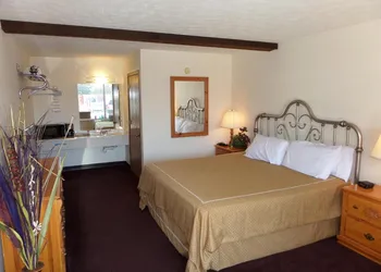Statue Road Inn hotel thumbnail 2