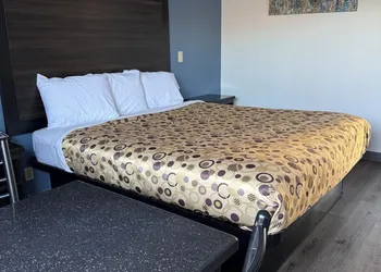 Economy Inn Fresno Yosemite hotel thumbnail 7