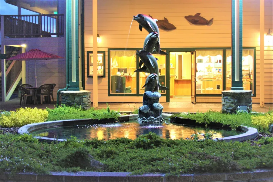 Emerald Dolphin Inn & Mini Golf hotel detail image 6