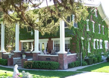 Warm Springs Inn & Winery hotel thumbnail 2