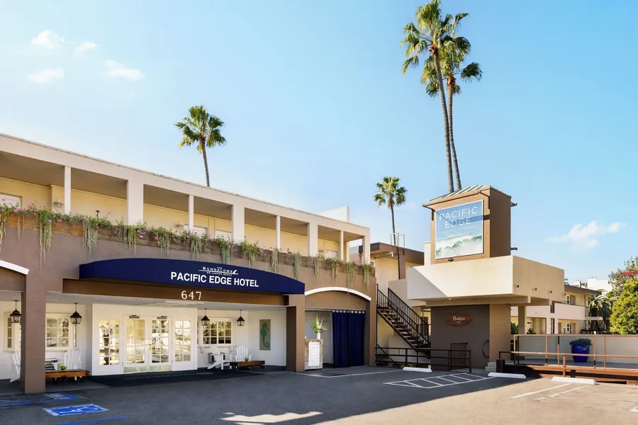Pacific Edge Hotel hotel detail image 2