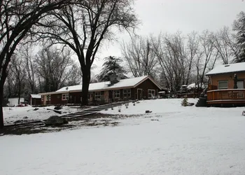 Queen's Inn By the River hotel thumbnail 3