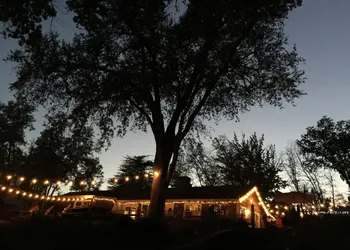 Queen's Inn By the River hotel thumbnail 7