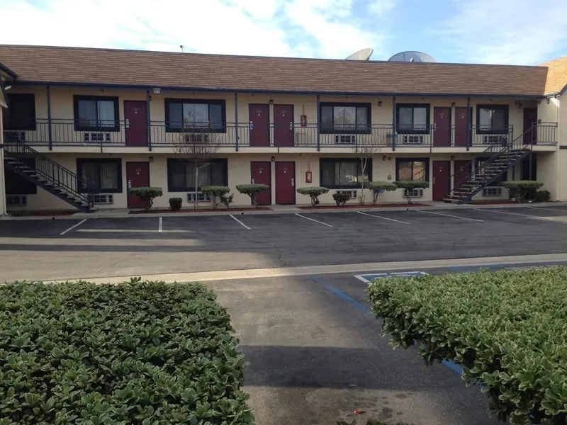 Luxury Inn hotel detail image 2