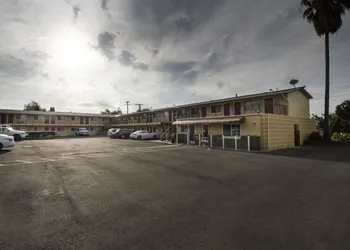 Sky Riders Motel hotel thumbnail 2
