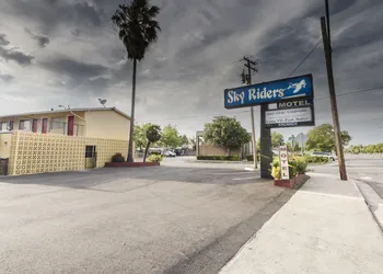 Sky Riders Motel hotel thumbnail 4