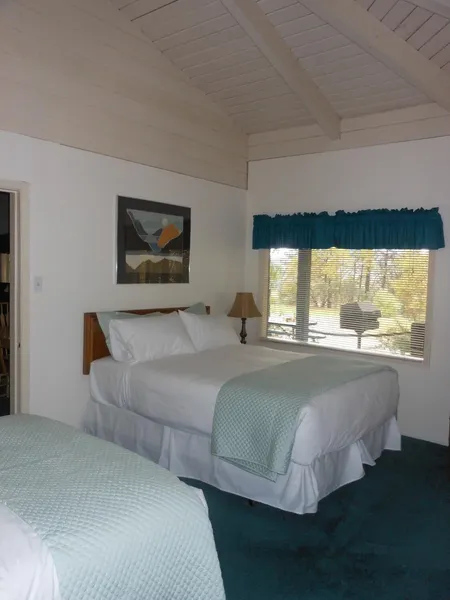 Bridge Bay Lodge at Shasta Lake hotel detail image 2