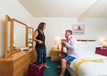 Bridge Bay Lodge at Shasta Lake hotel thumbnail 3