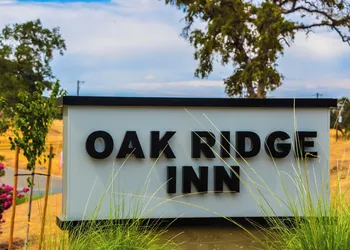 Oak Ridge Inn hotel thumbnail 2