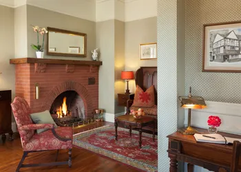 Cheshire Cat Inn & Cottages hotel thumbnail 2