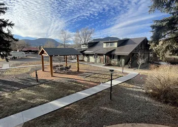 The Spruce Lodge hotel thumbnail 5