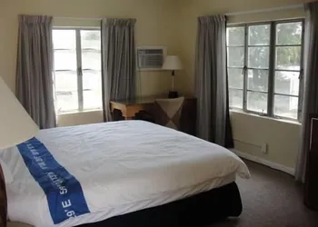Holiday House Motel hotel thumbnail 6