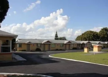 Prince of Wales Motel hotel thumbnail 3