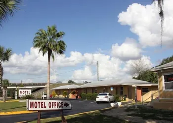 Prince of Wales Motel hotel thumbnail 5